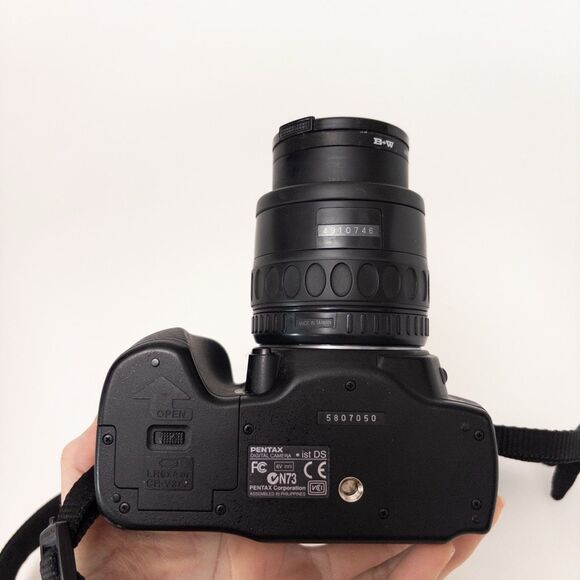 Pentax *ist DS Digital Camera with 35-80 Lens - Picture 7 of 7